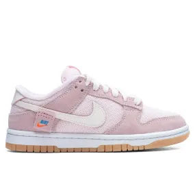 Women's Dunk Low SE - Light Soft Pink/Light Soft Pink